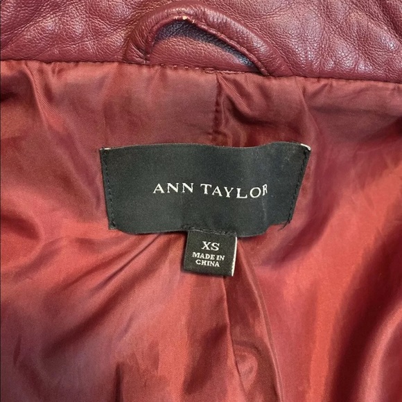 ANN TAYLOR MAROON BURGUNDY FAUX LEATHER JACKET - Picture 9 of 9